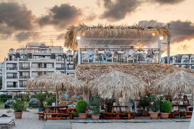 Ресторантите Del Mar Fish Restaurant & BBQ и „Извора“ в близост до хотел Aquamarine
